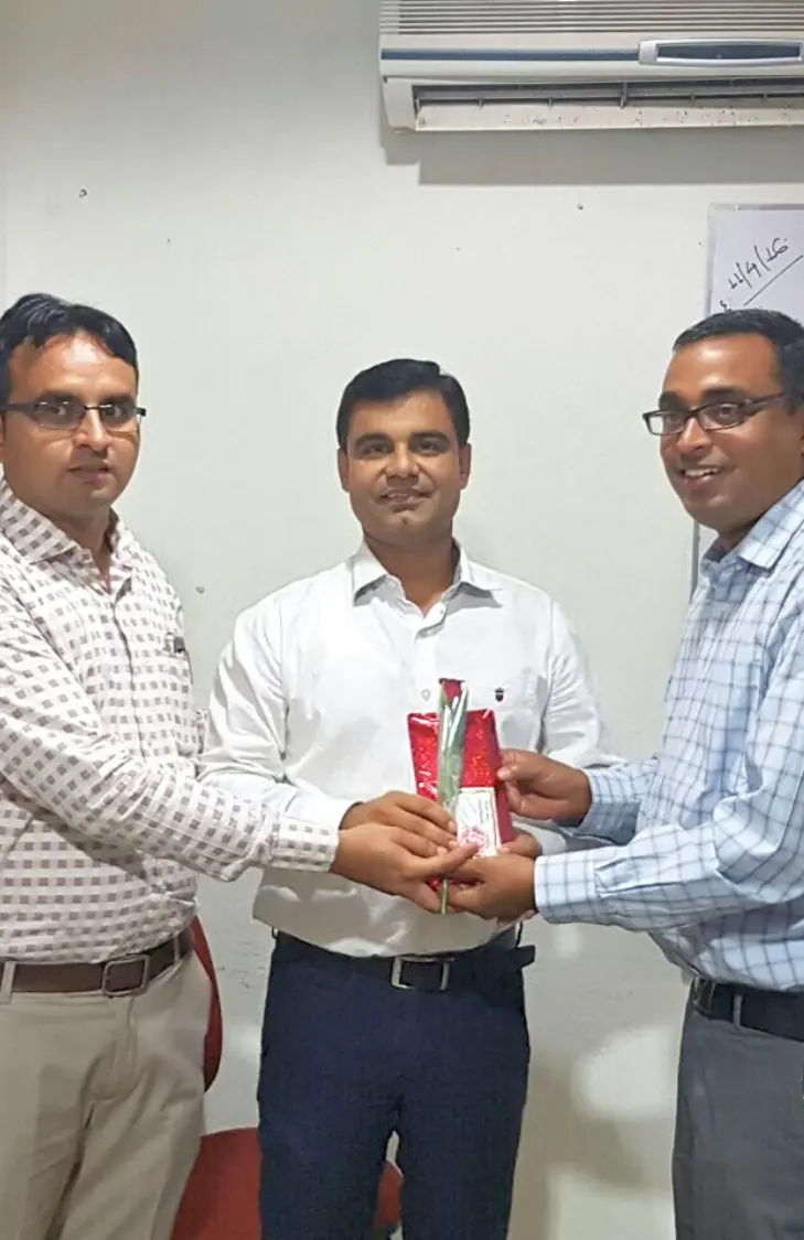 Rohit Soni receiving award - Money Mart